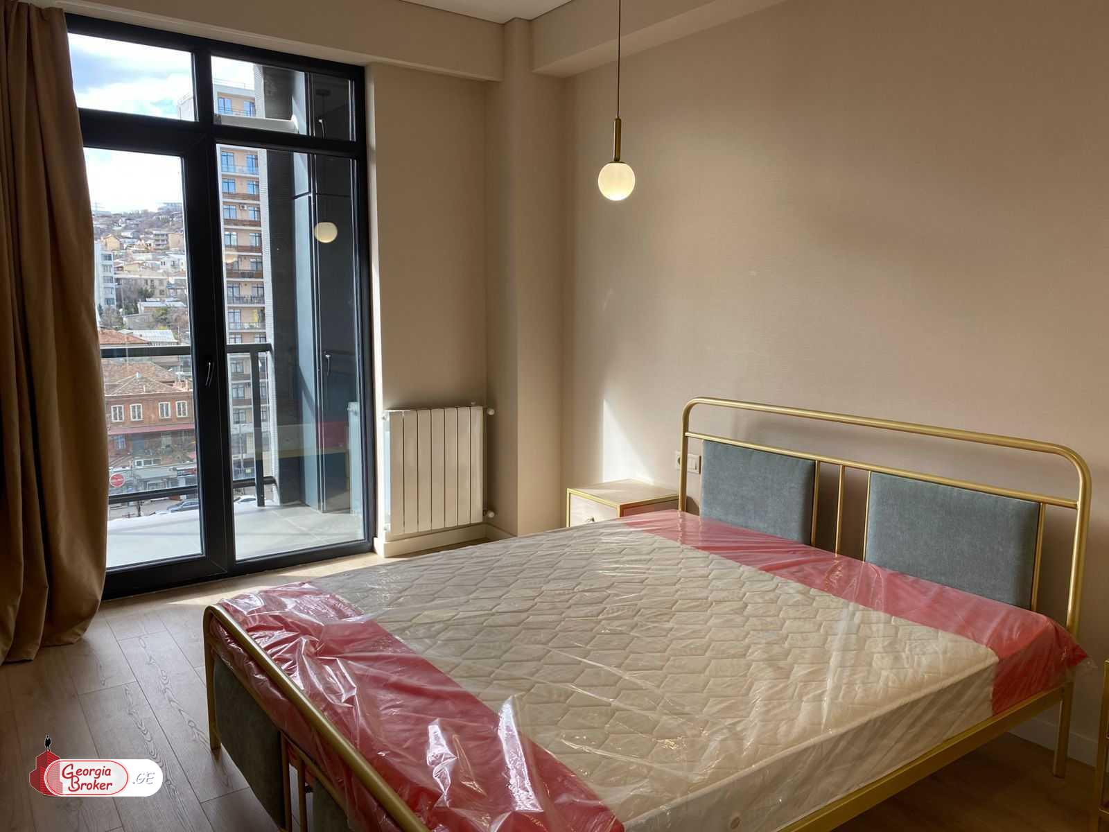 в аренду квартира с новым ремонтом 3-комнаты