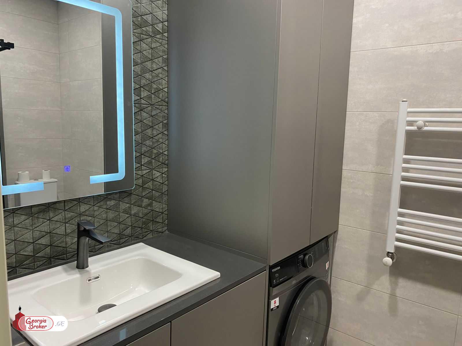 в аренду квартира с новым ремонтом 3-комнаты