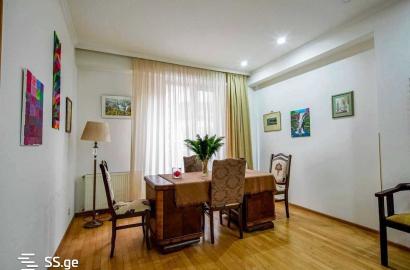 продается квартира с новым ремонтом 5-комнат