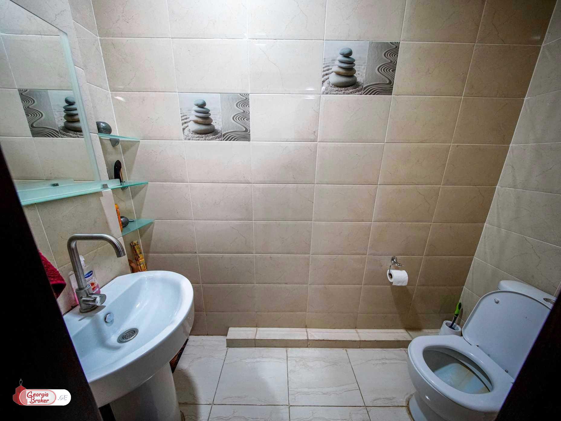 продается квартира с новым ремонтом 5-комнат