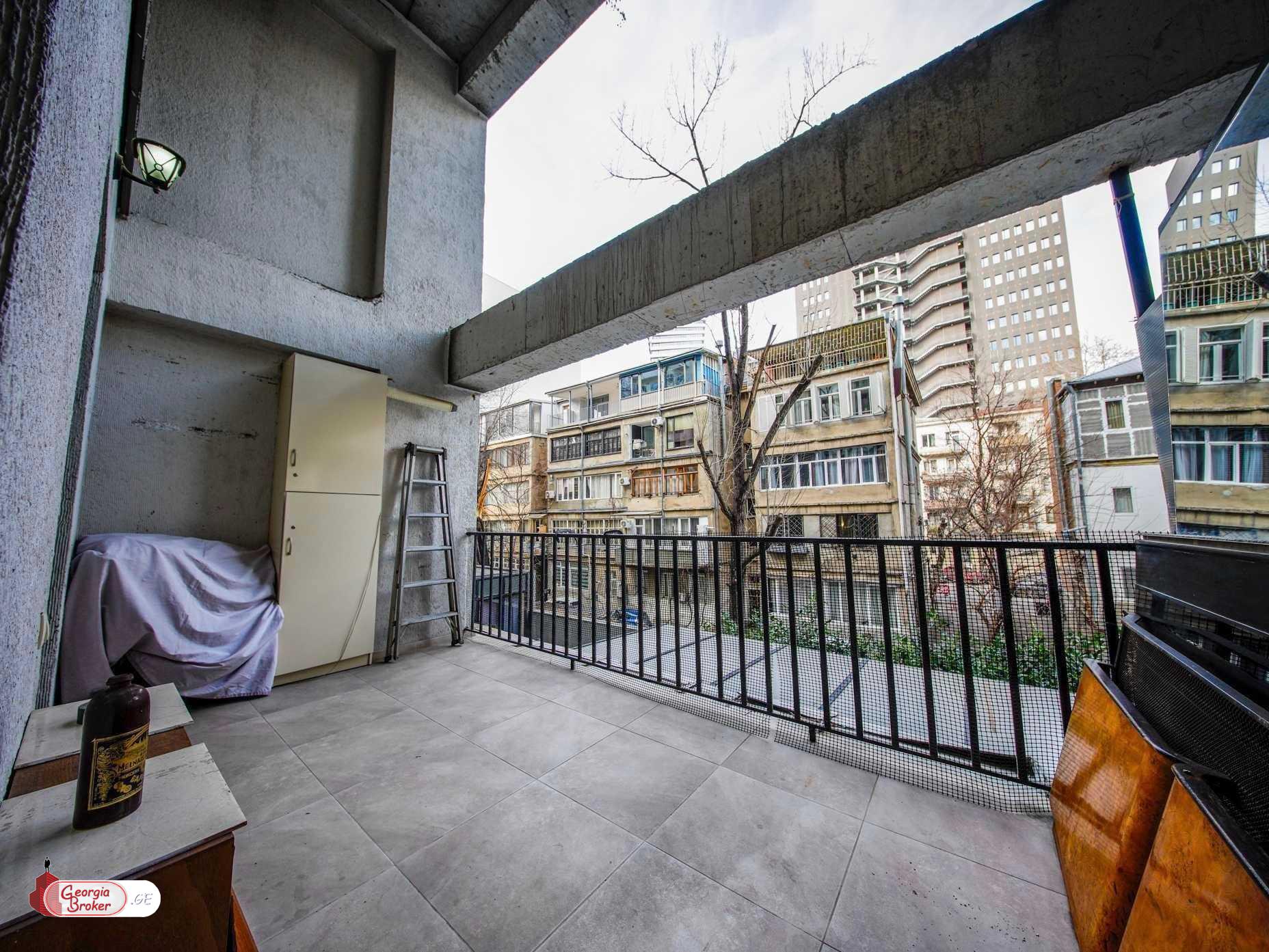 продается квартира с новым ремонтом 5-комнат