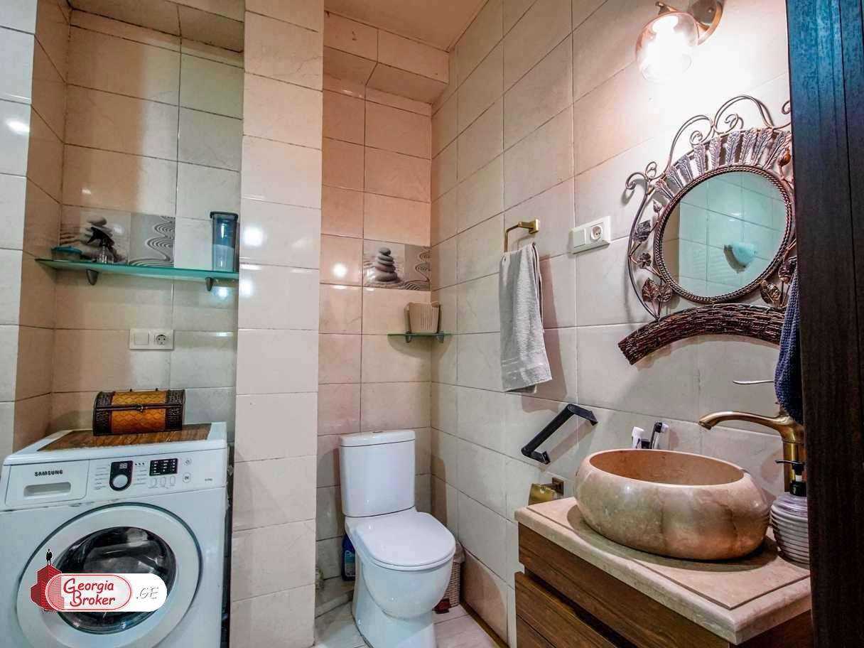 продается квартира с новым ремонтом 5-комнат