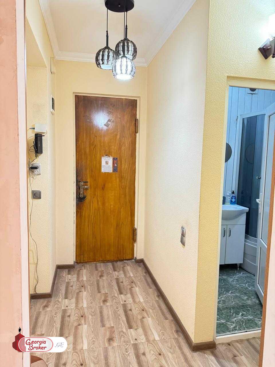 продается квартира с новым ремонтом 3-комнаты