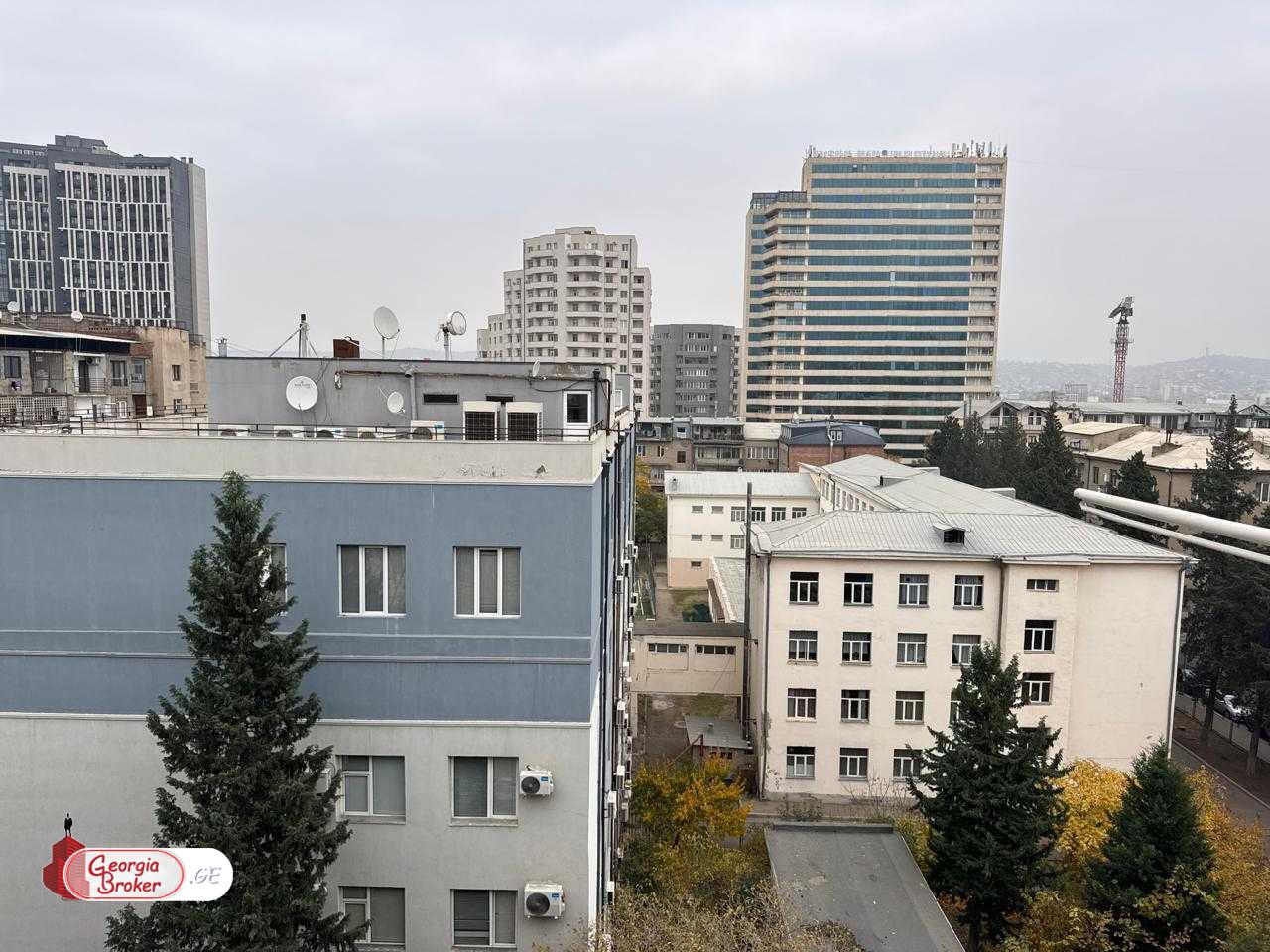 продается квартира с новым ремонтом 3-комнаты