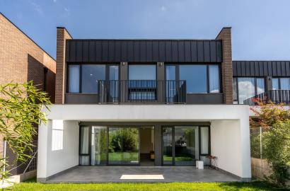 იყიდება ახალი გარემონტებული 8 ოთახიანი სახლი