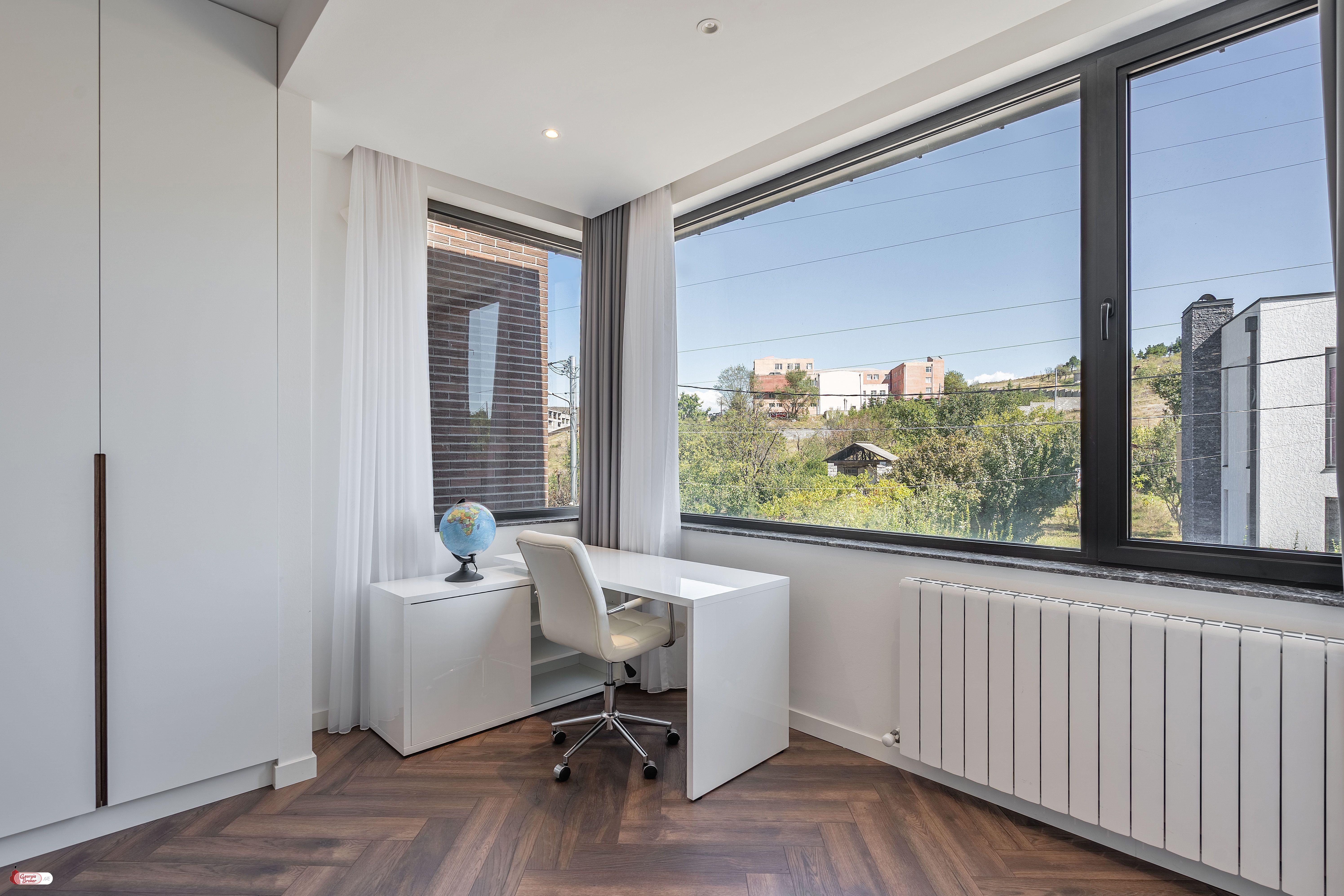 იყიდება ახალი გარემონტებული 8 ოთახიანი სახლი