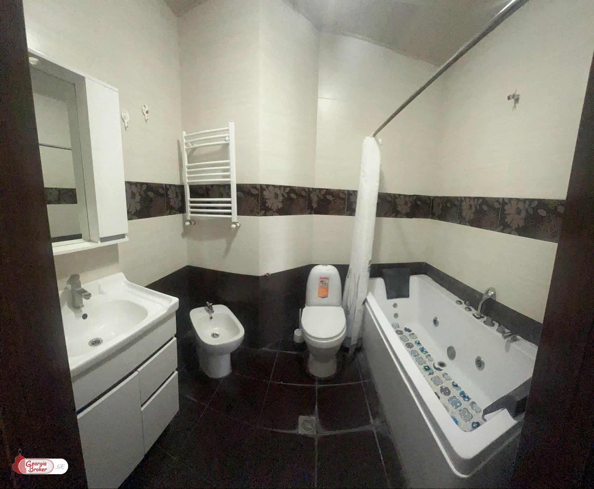 იყიდება ახალი გარემონტებული 4 ოთახიანი ბინა