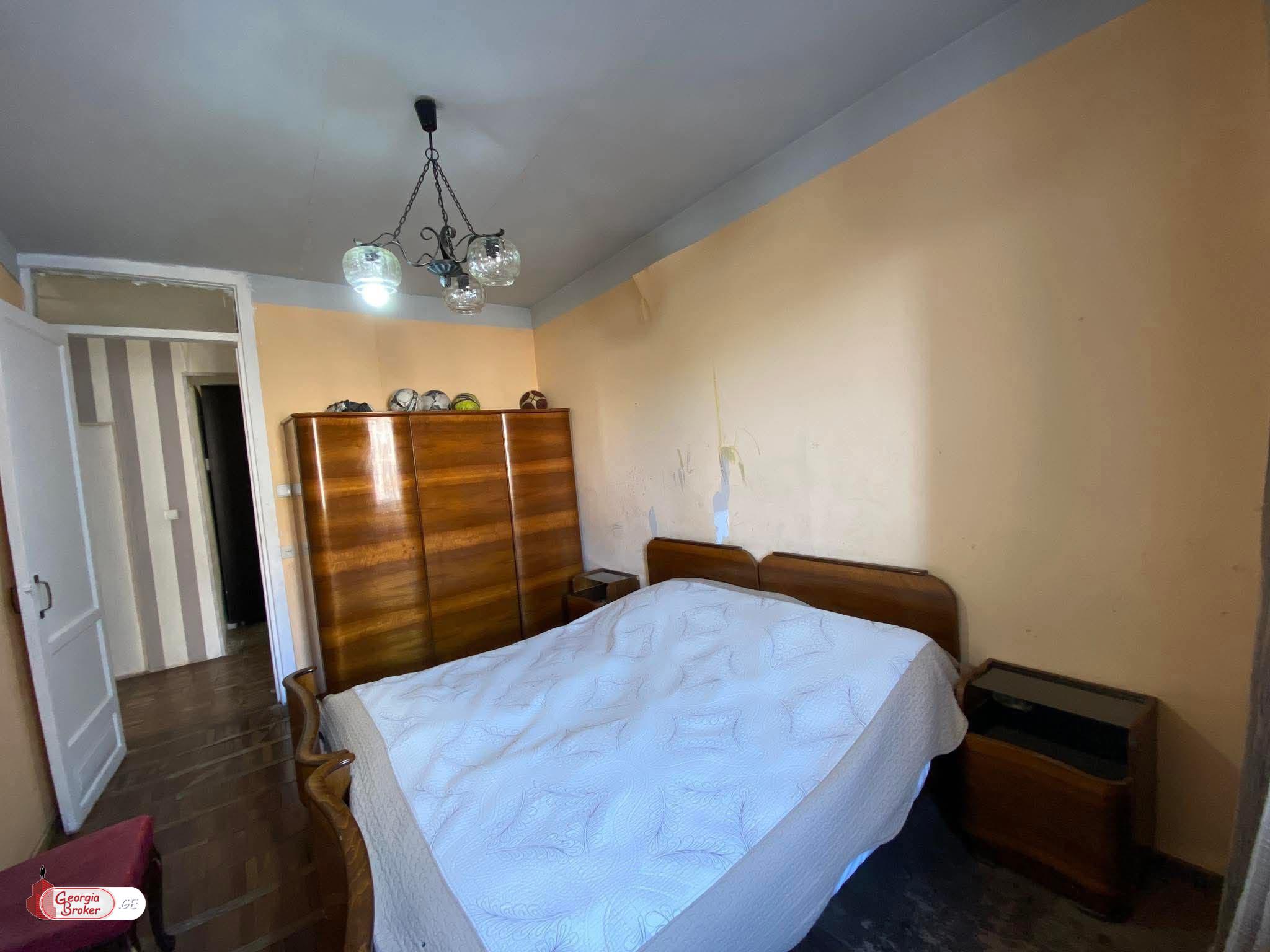 იყიდება ახალი გარემონტებული 4 ოთახიანი ბინა