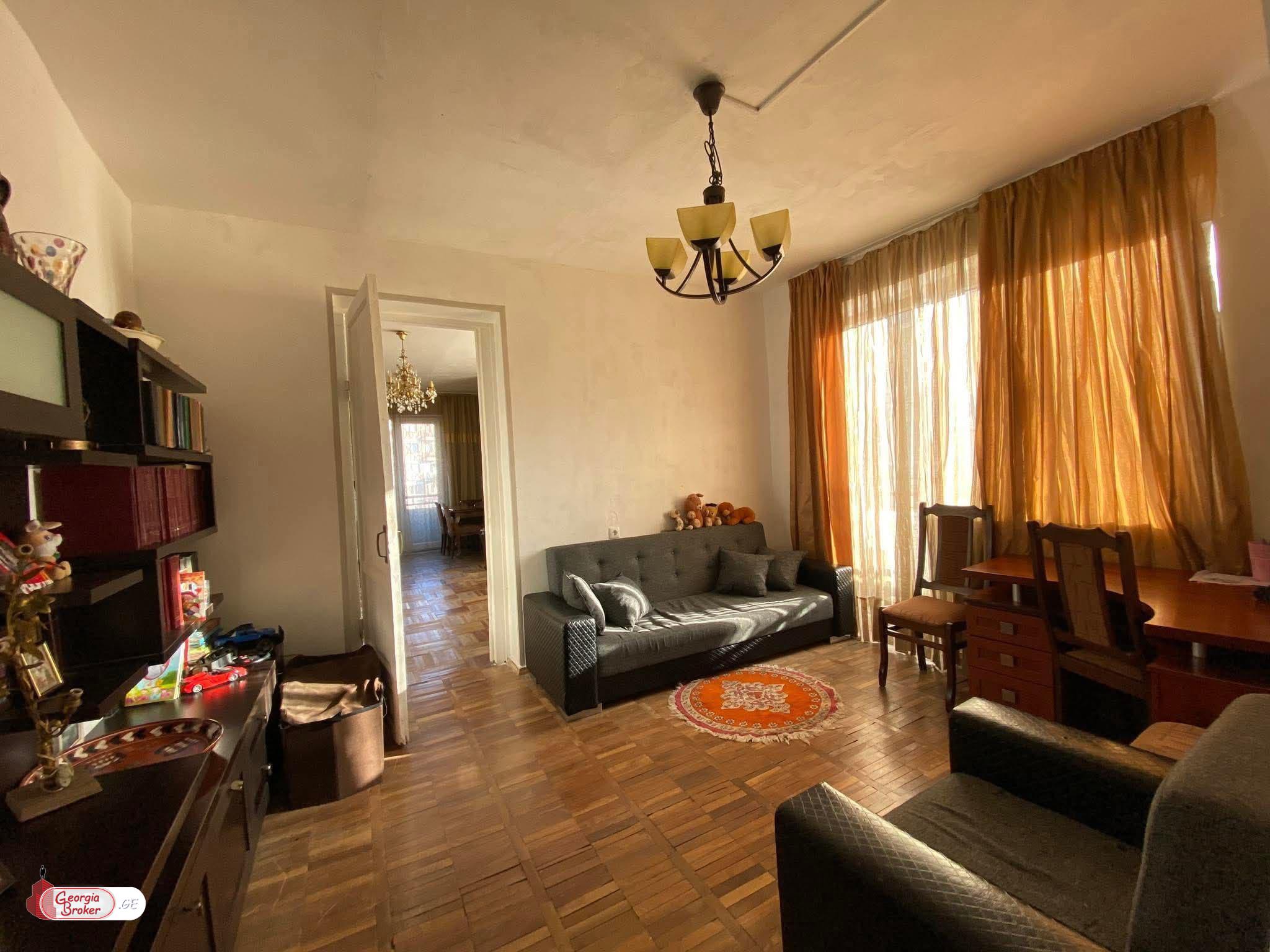 იყიდება ახალი გარემონტებული 4 ოთახიანი ბინა