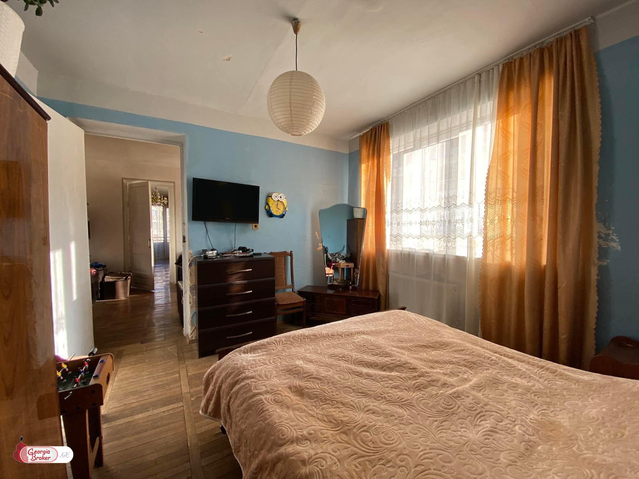 იყიდება ახალი გარემონტებული 4 ოთახიანი ბინა