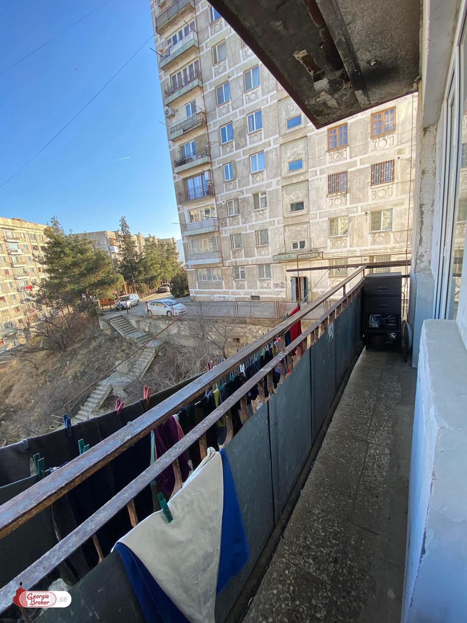 იყიდება ახალი გარემონტებული 4 ოთახიანი ბინა