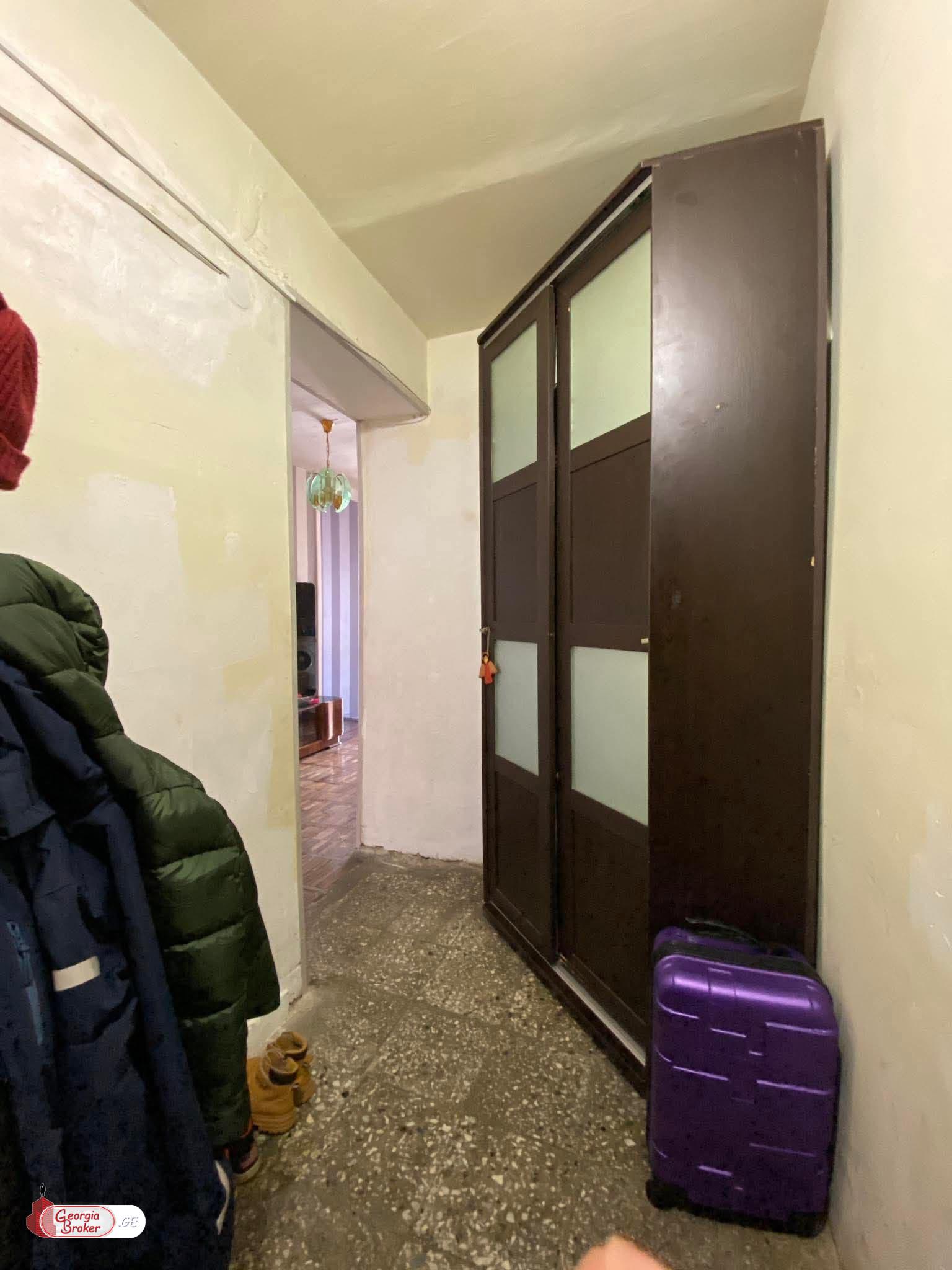 იყიდება ახალი გარემონტებული 4 ოთახიანი ბინა