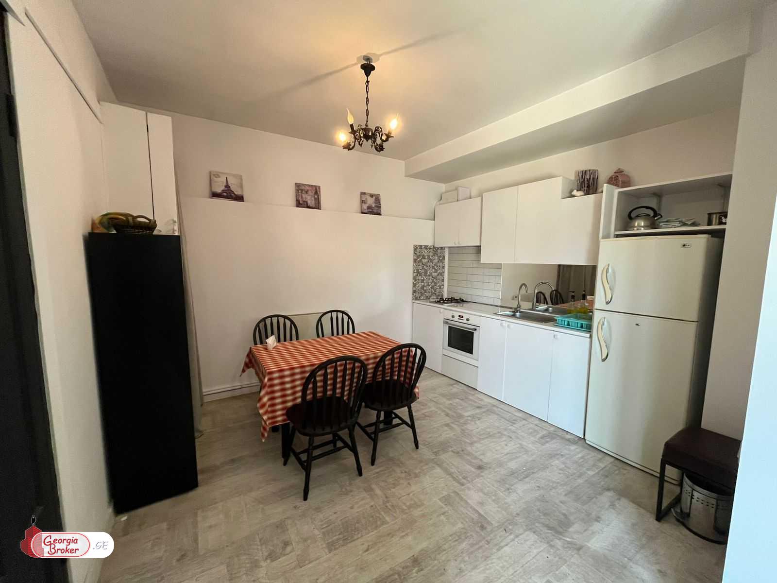 იყიდება ახალი გარემონტებული 4 ოთახიანი ბინა