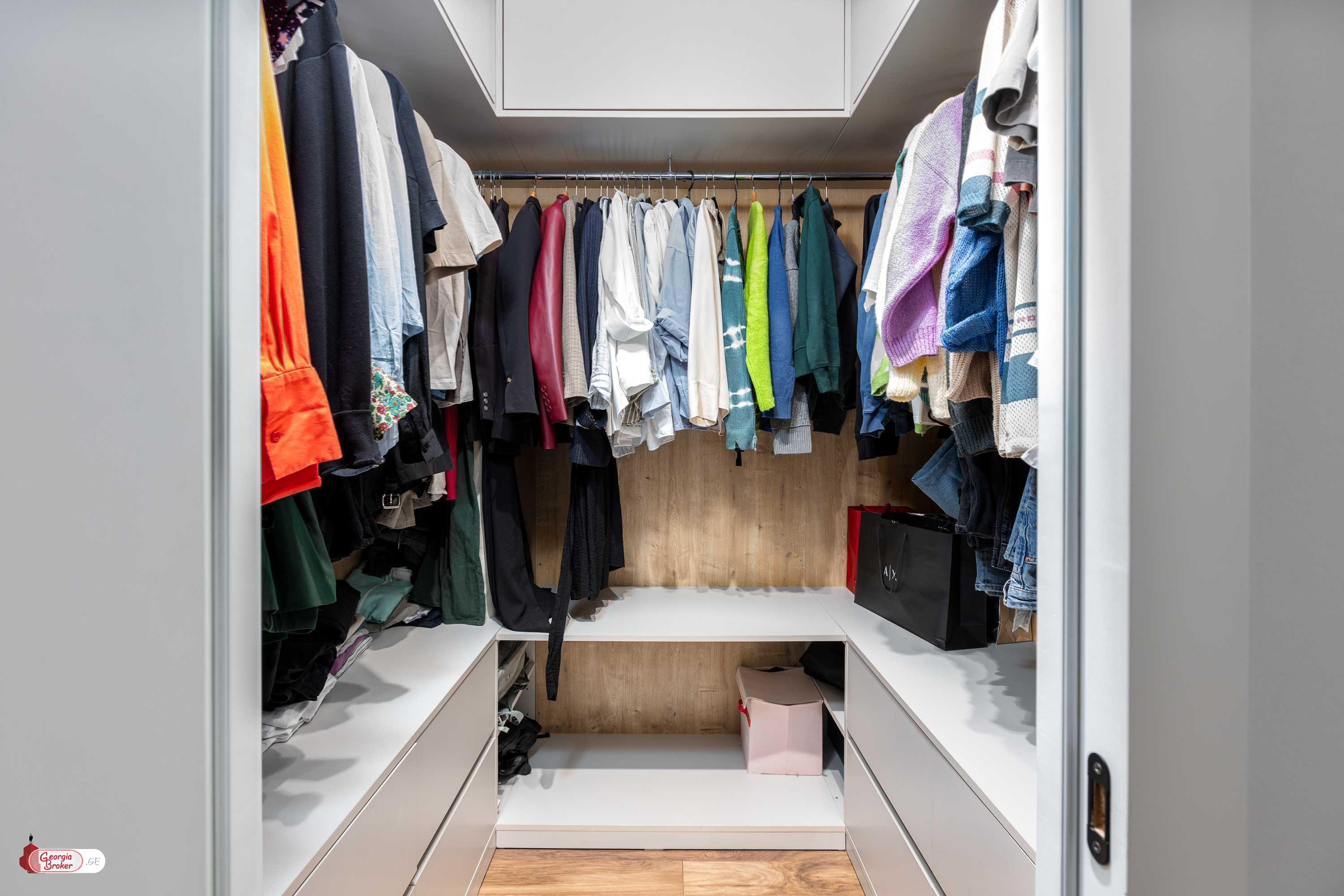 nearly repaired 3-room apartment for sale