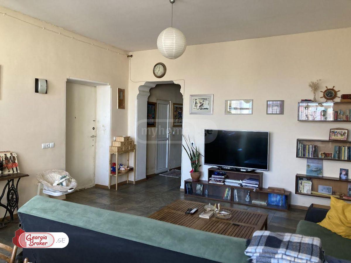 nearly repaired 2-room apartment for sale