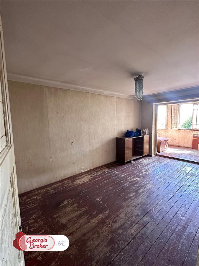 nearly repaired 3-room apartment for sale