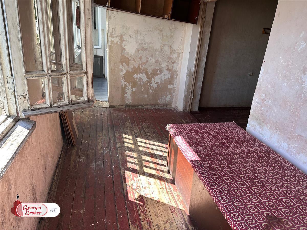 nearly repaired 3-room apartment for sale