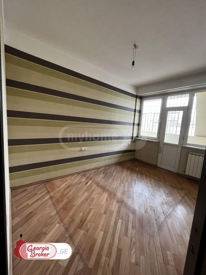 nearly repaired 3-room apartment for sale