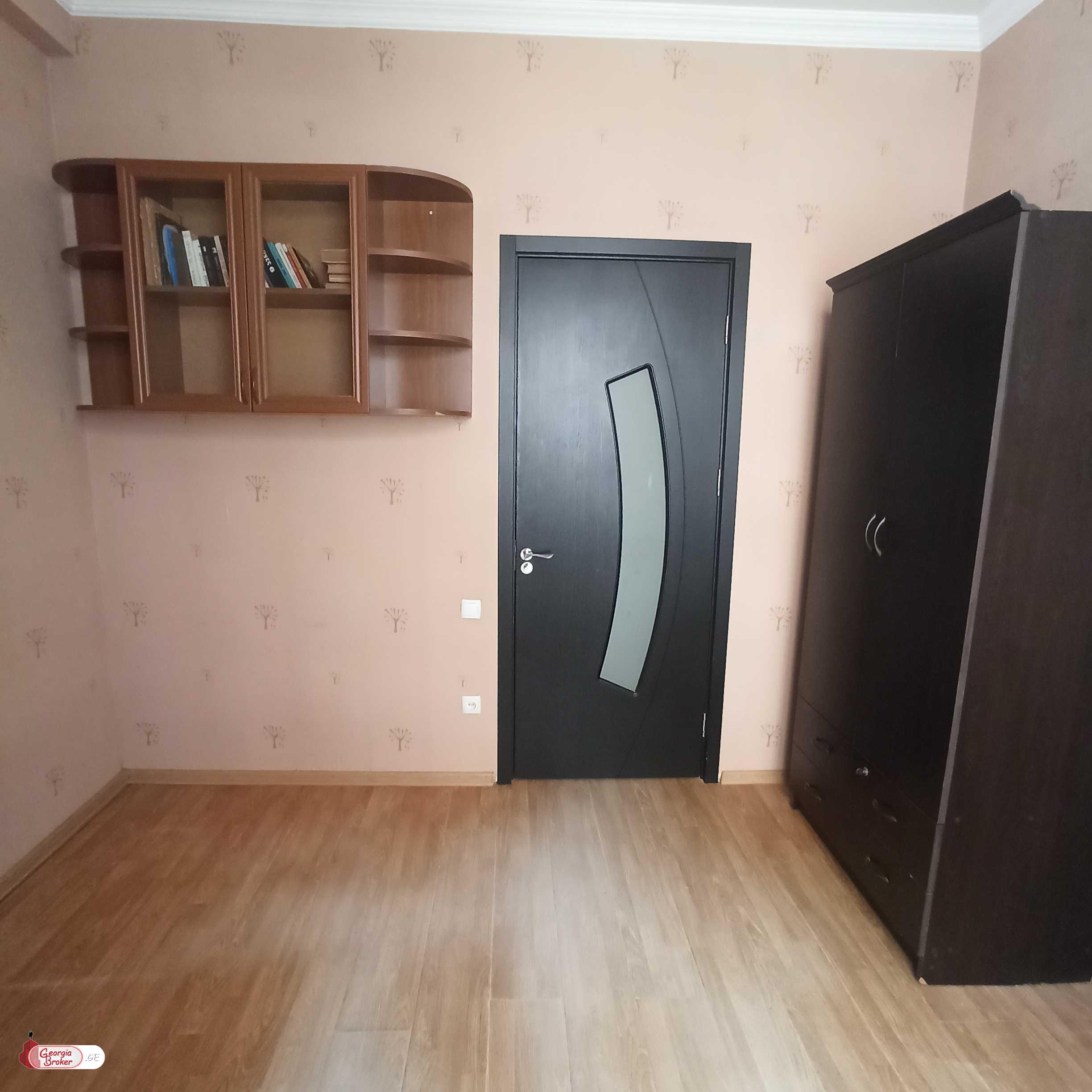 nearly repaired 3-room apartment for sale