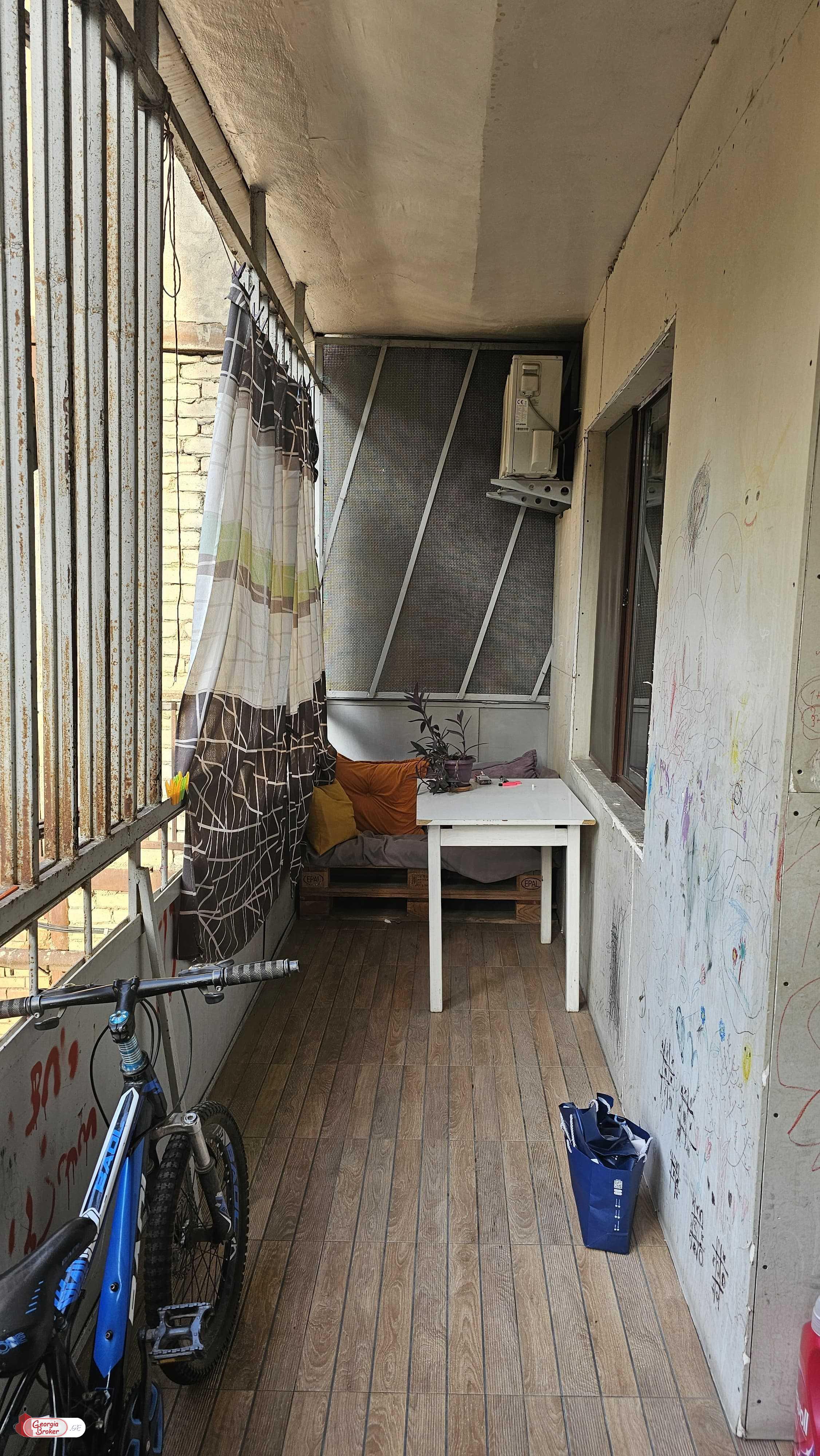 nearly repaired 3-room apartment for sale