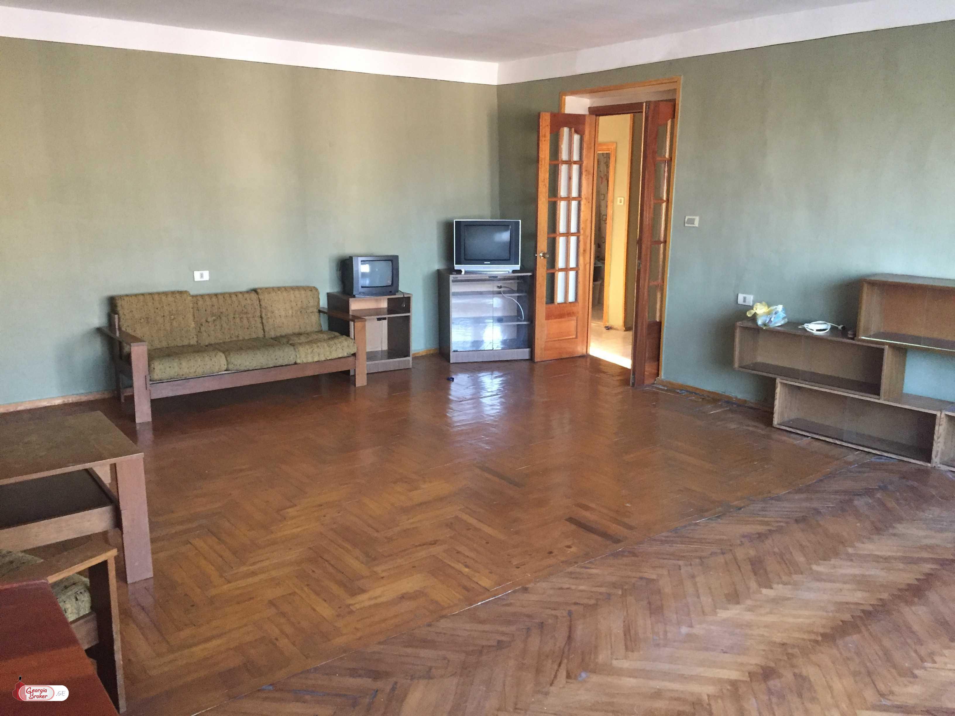 old repaired 4-room apartment for sale