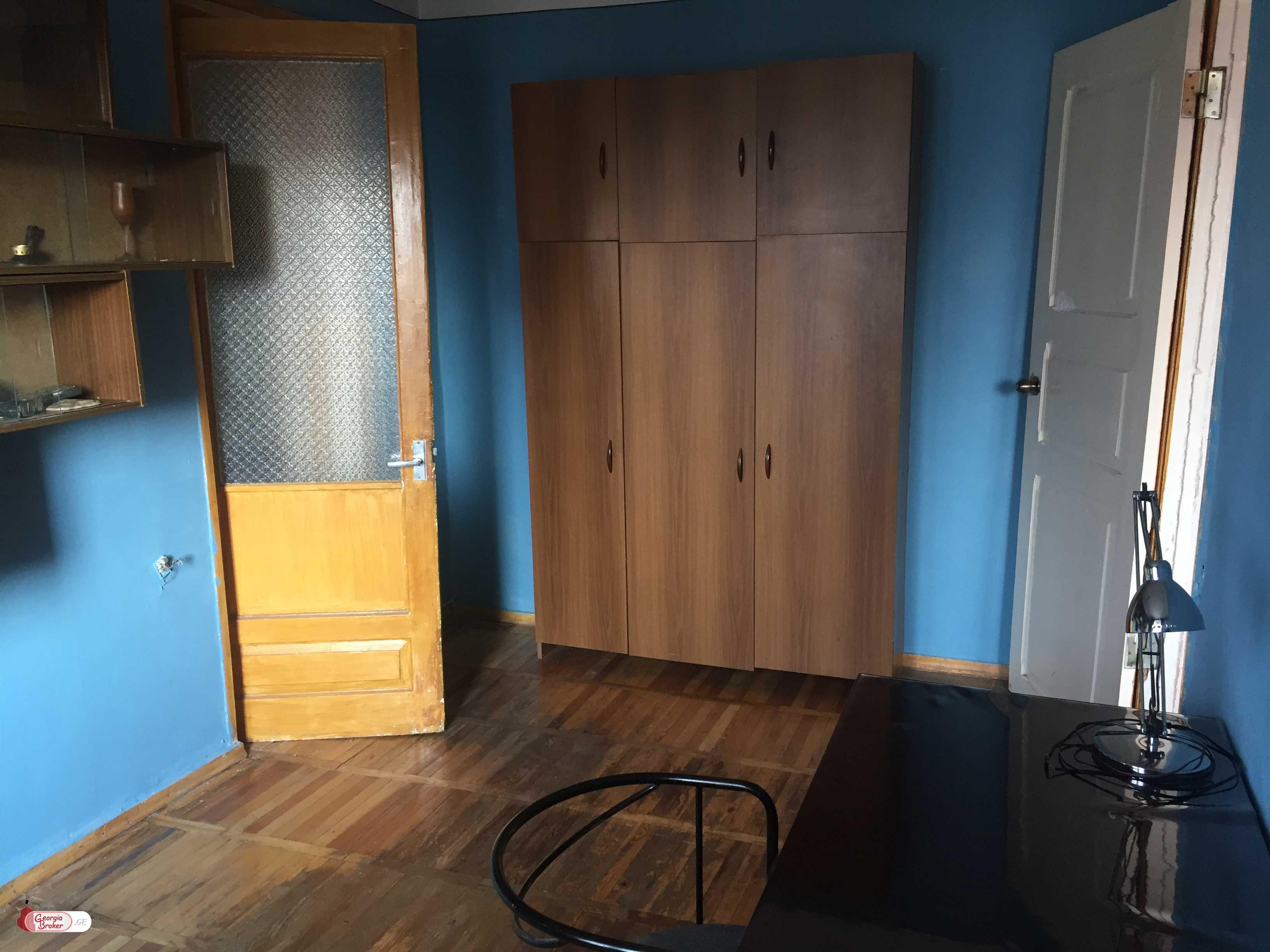 old repaired 4-room apartment for sale