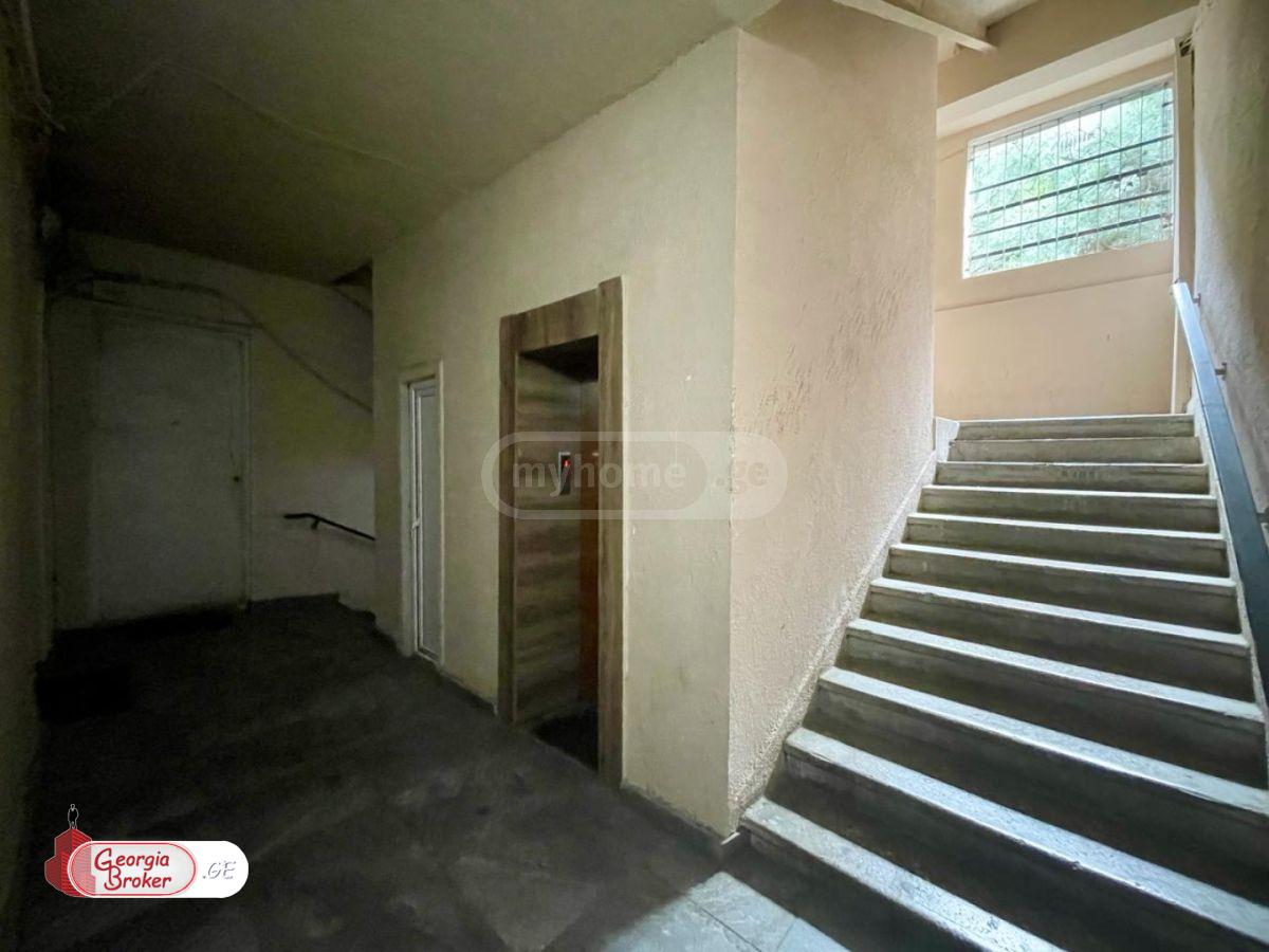 old repaired 4-room apartment for sale