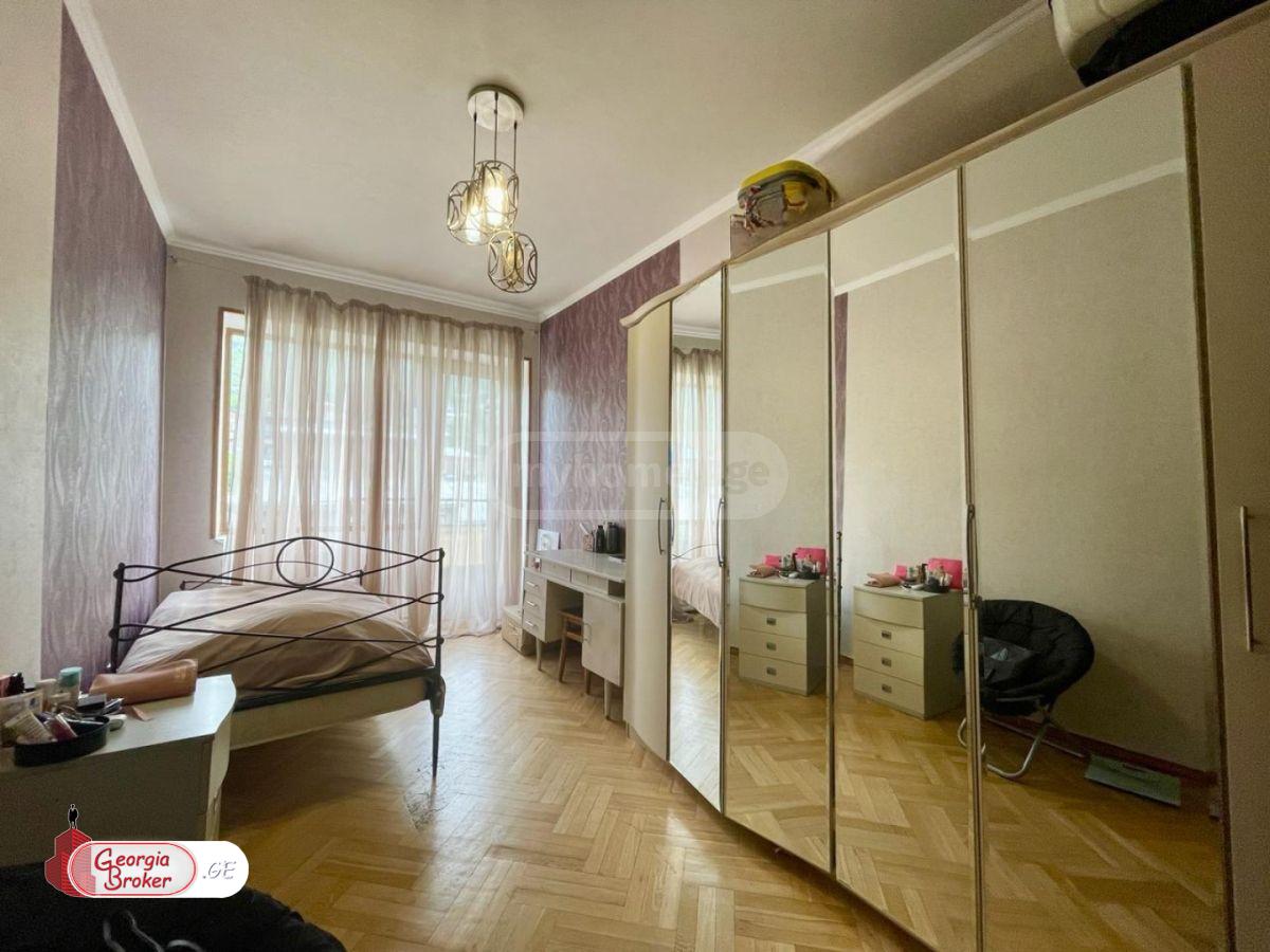 old repaired 4-room apartment for sale