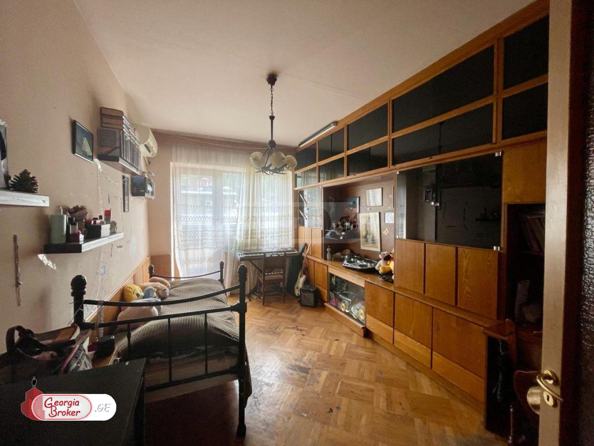 old repaired 4-room apartment for sale