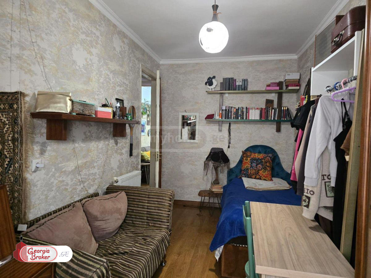 nearly repaired 3-room apartment for sale