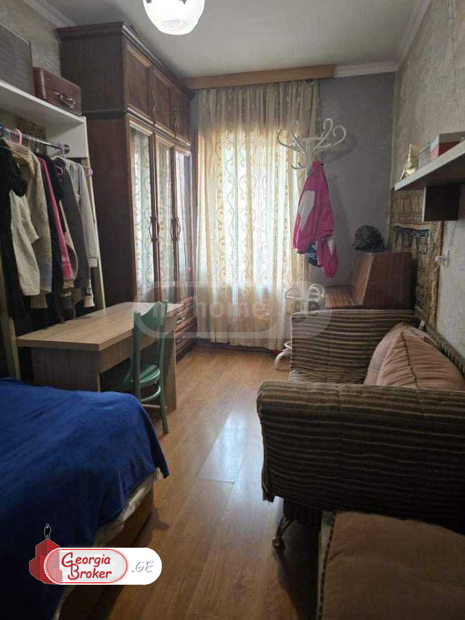 nearly repaired 3-room apartment for sale