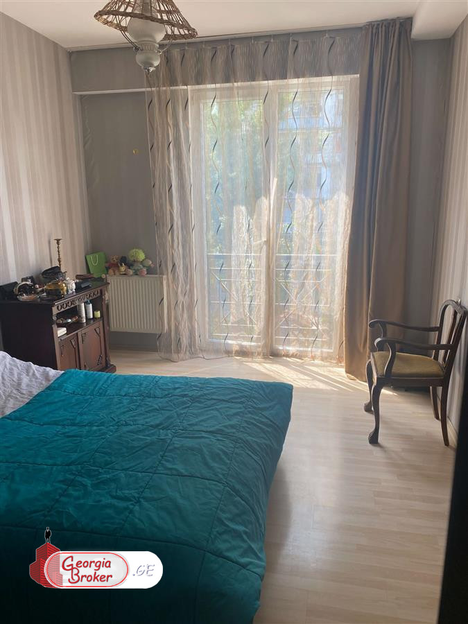 nearly repaired 3-room apartment for sale