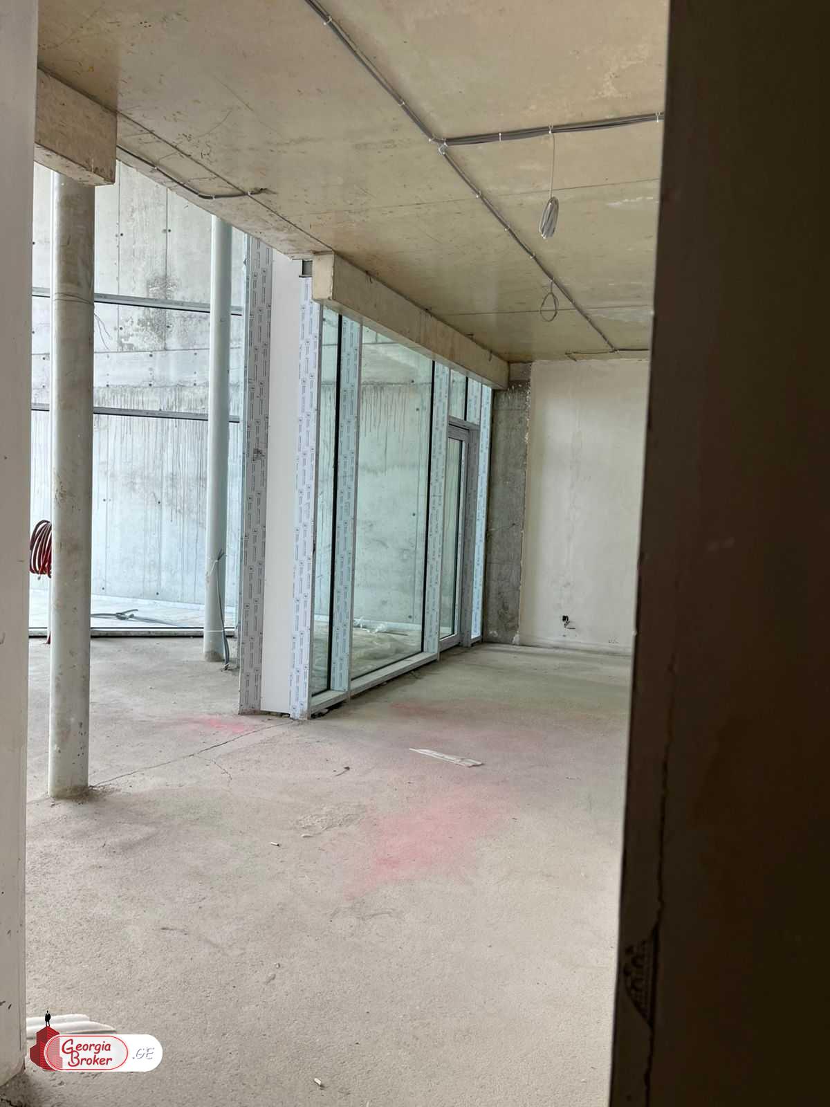 იყიდება ახალი გარემონტებული 5 ოთახიანი ბინა