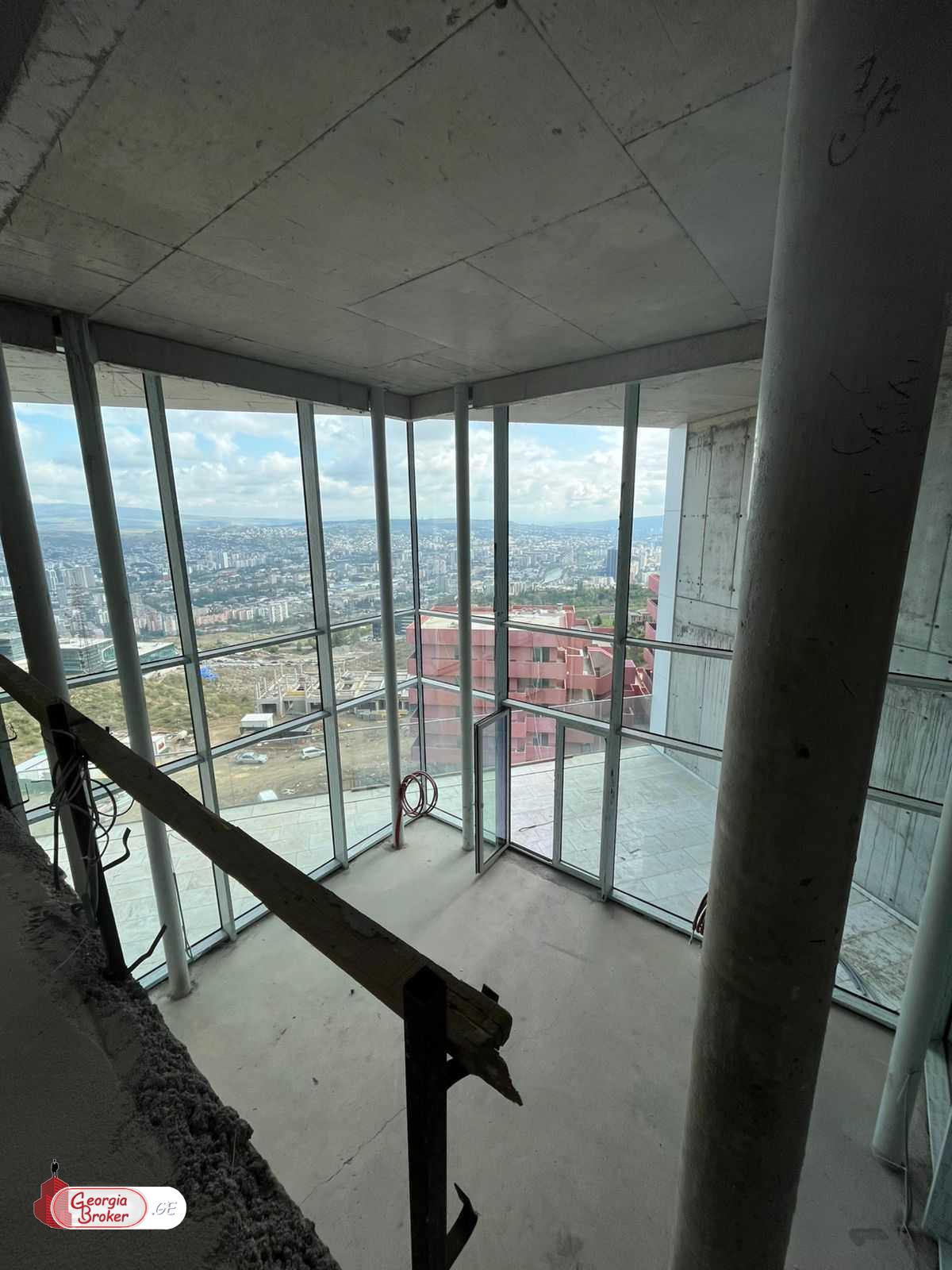 იყიდება ახალი გარემონტებული 5 ოთახიანი ბინა