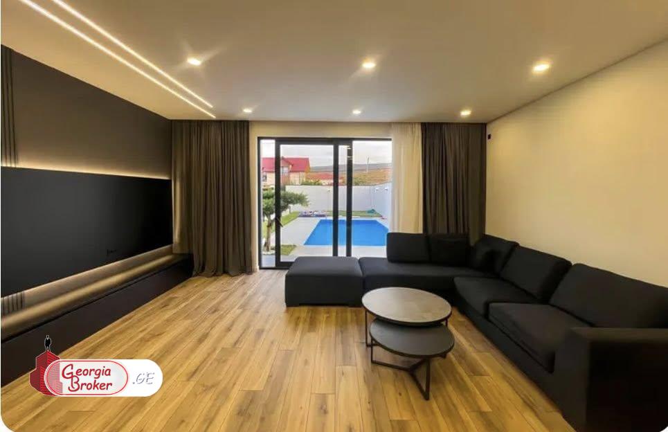 იყიდება ახალი გარემონტებული 9 ოთახიანი სახლი