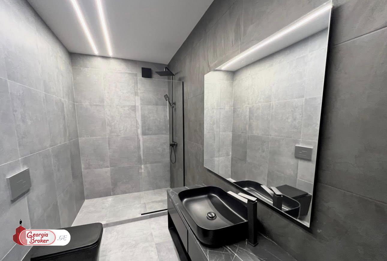 იყიდება ახალი გარემონტებული 9 ოთახიანი სახლი