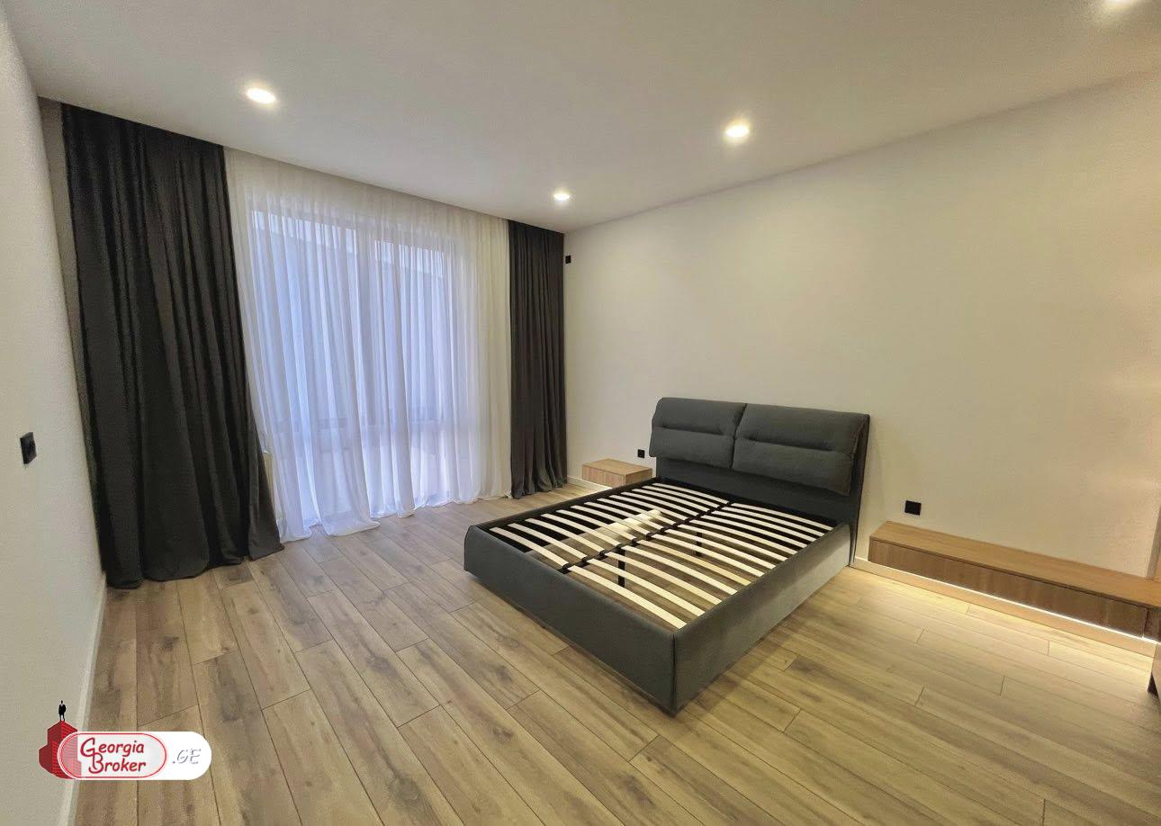 იყიდება ახალი გარემონტებული 9 ოთახიანი სახლი