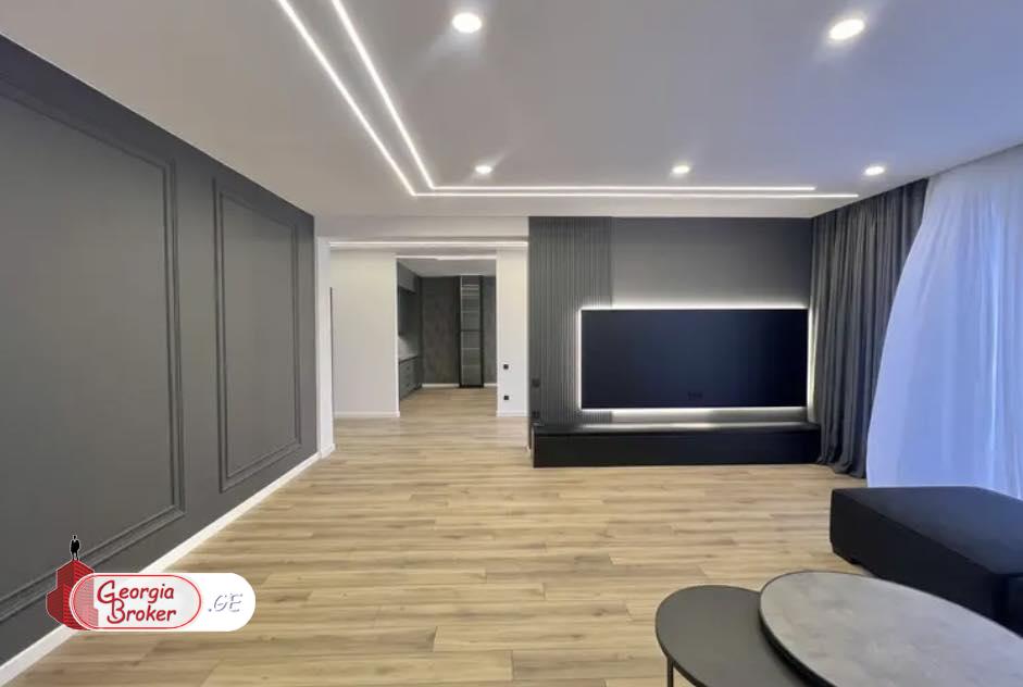 იყიდება ახალი გარემონტებული 9 ოთახიანი სახლი