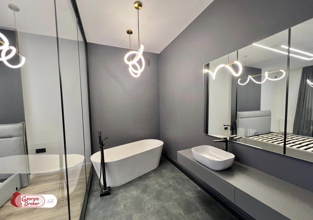 იყიდება ახალი გარემონტებული 9 ოთახიანი სახლი