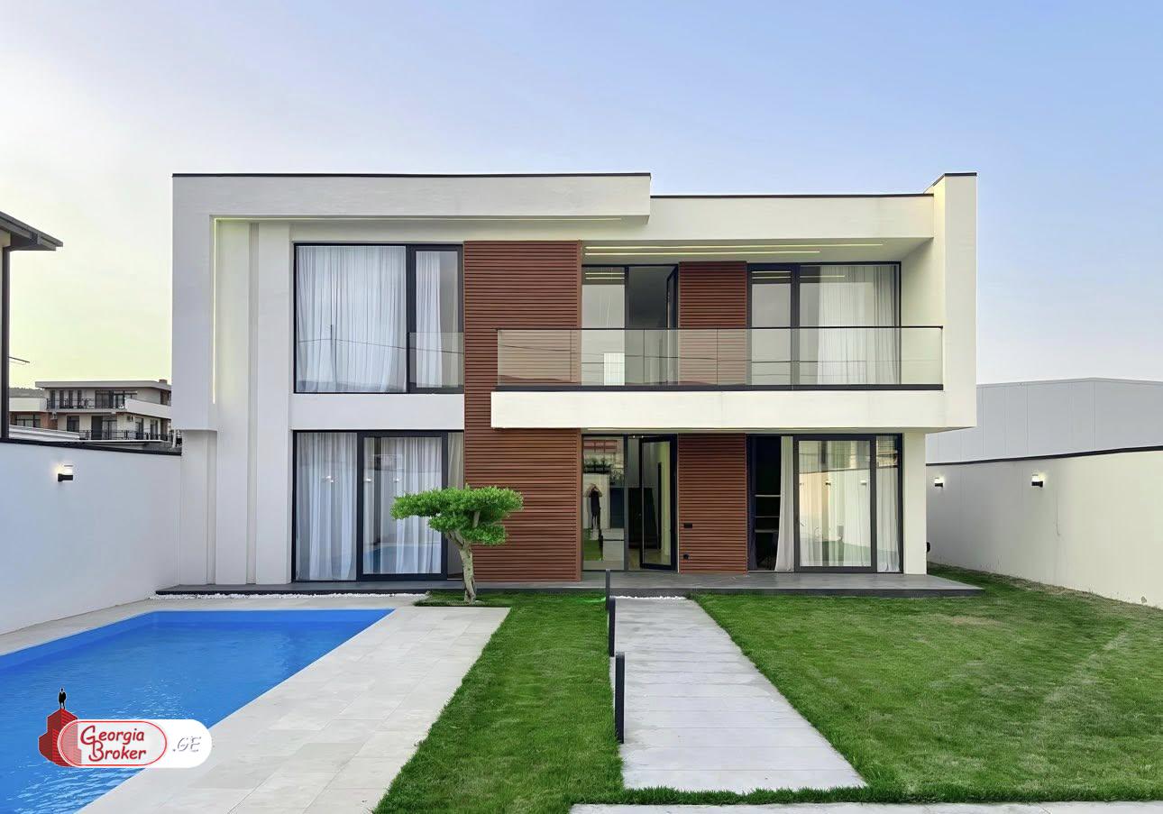 იყიდება ახალი გარემონტებული 9 ოთახიანი სახლი