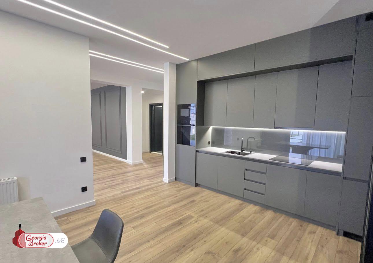 იყიდება ახალი გარემონტებული 9 ოთახიანი სახლი