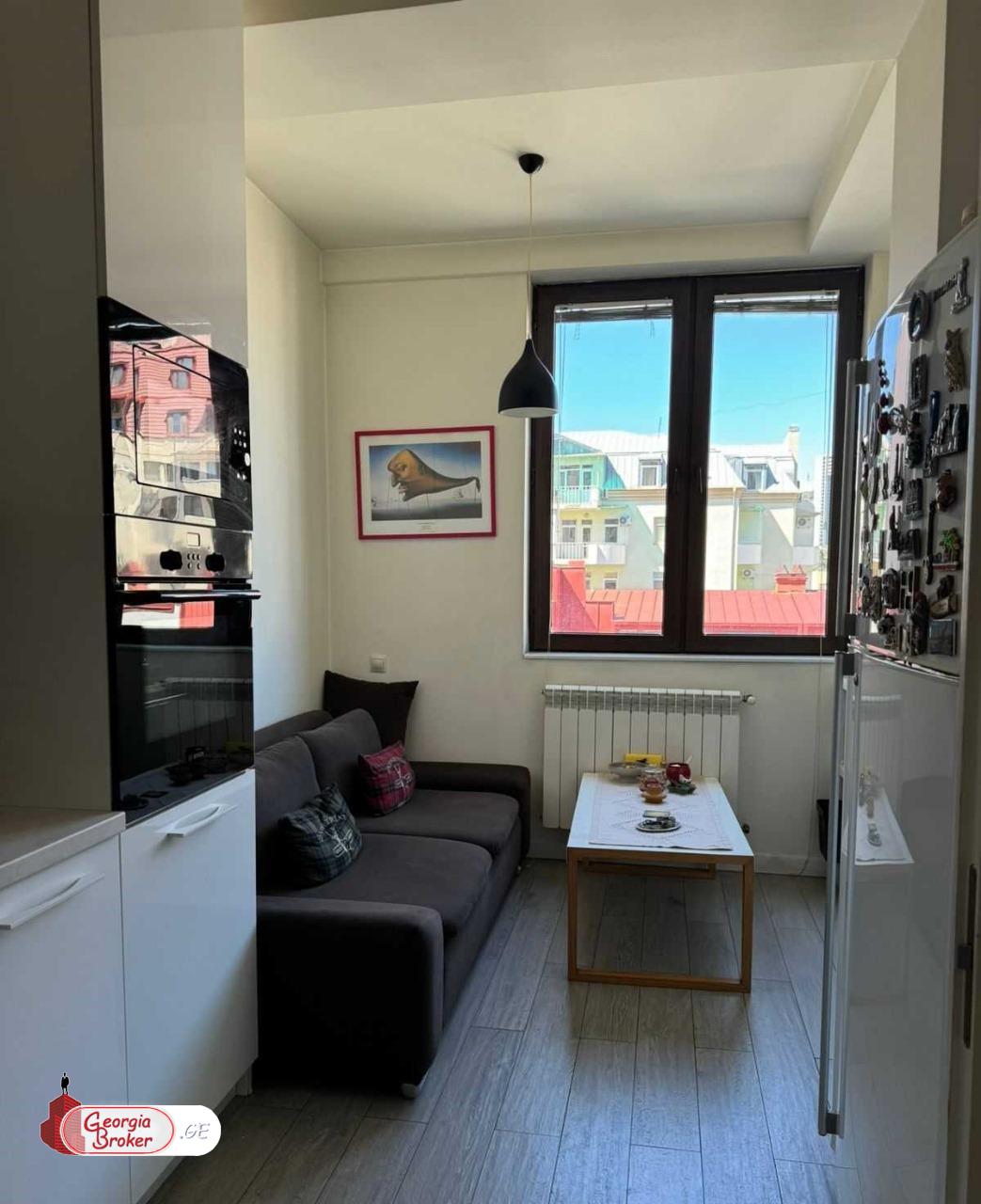 იყიდება ახალი გარემონტებული 7 ოთახიანი ბინა