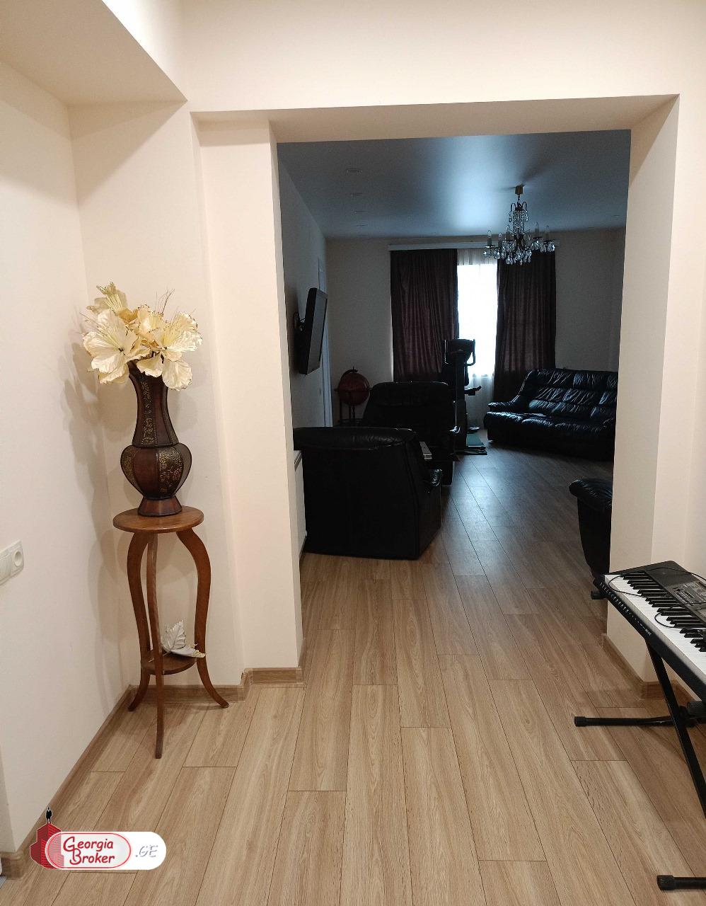 nearly repaired 3-room apartment for sale