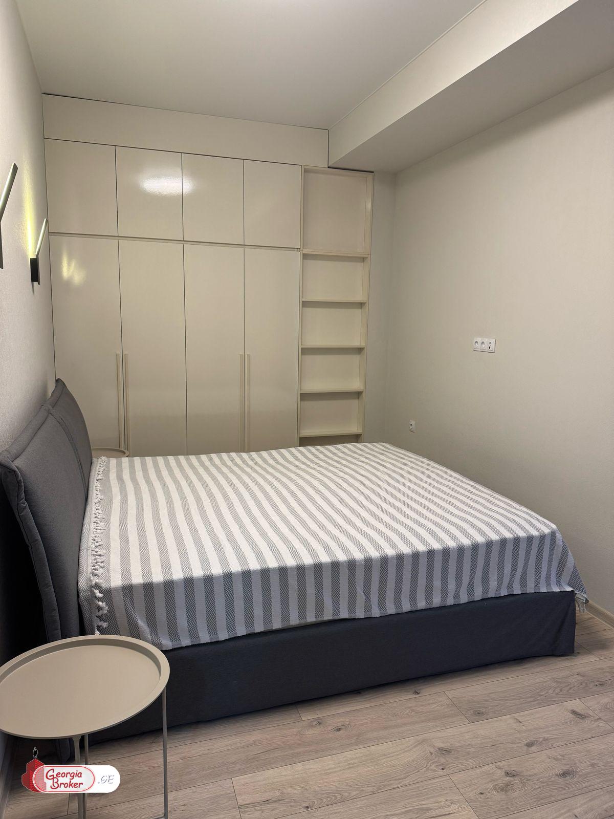 იყიდება ახალი გარემონტებული 2 ოთახიანი ბინა