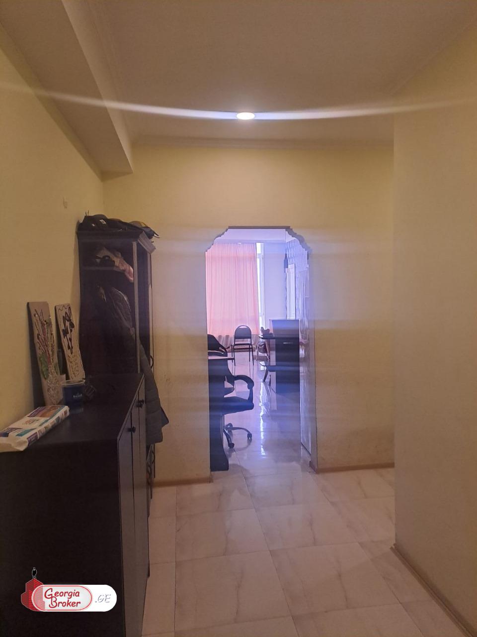 იყიდება ახალი გარემონტებული 4 ოთახიანი ბინა