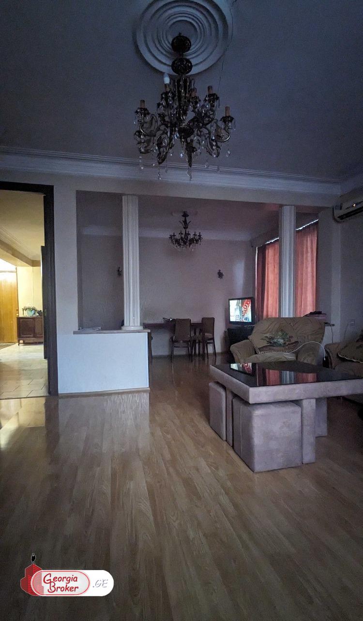 იყიდება ახალი გარემონტებული 3 ოთახიანი ბინა