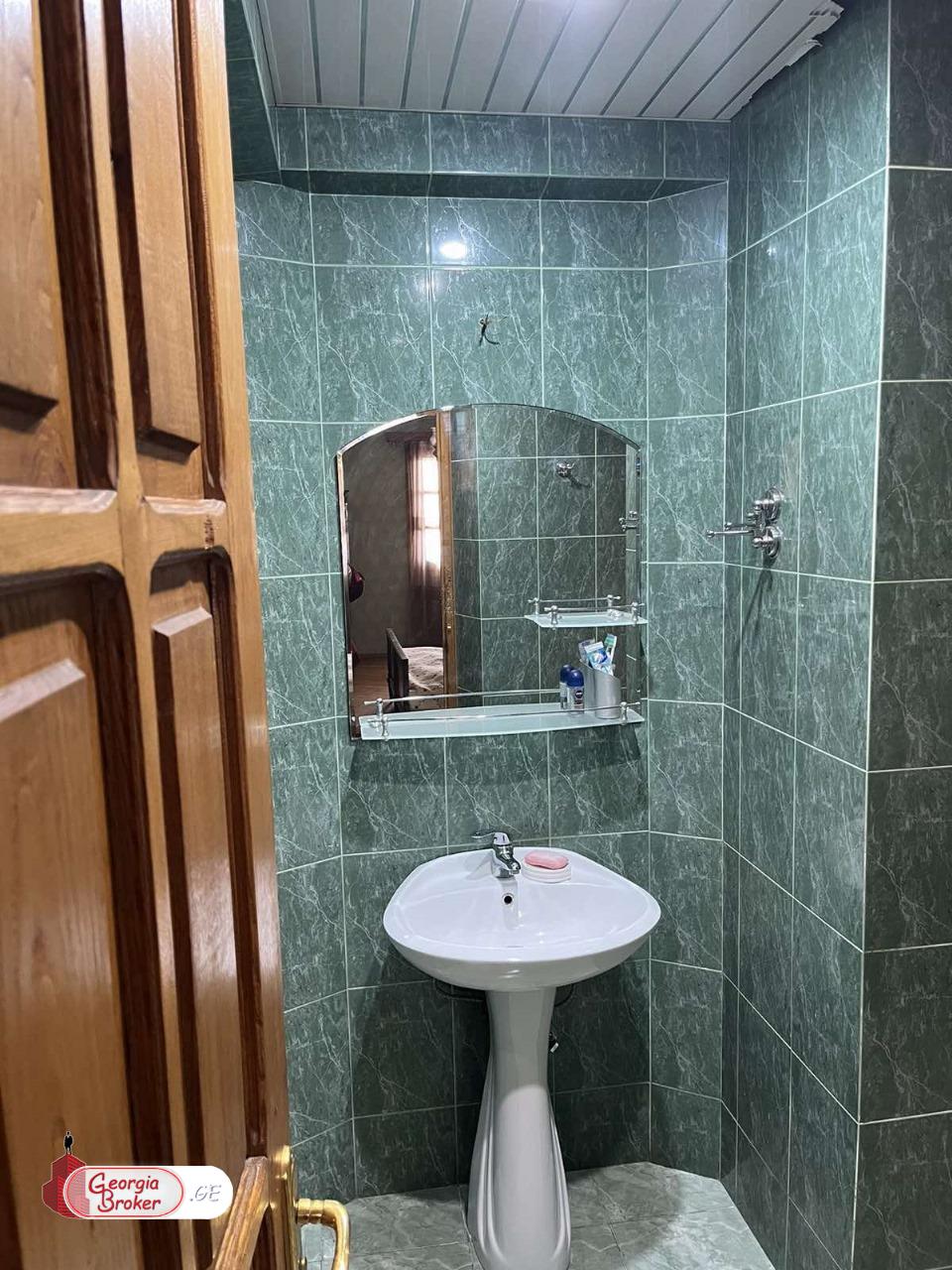 იყიდება ახალი გარემონტებული 4 ოთახიანი ბინა