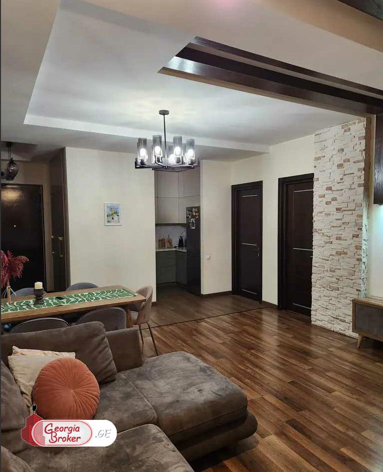 იყიდება ახალი გარემონტებული 4 ოთახიანი ბინა