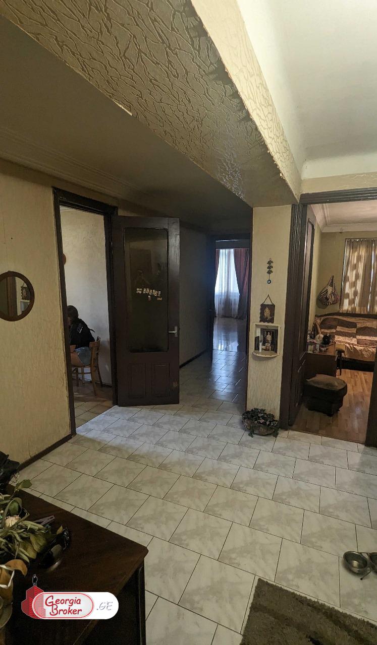 იყიდება ახალი გარემონტებული 3 ოთახიანი ბინა