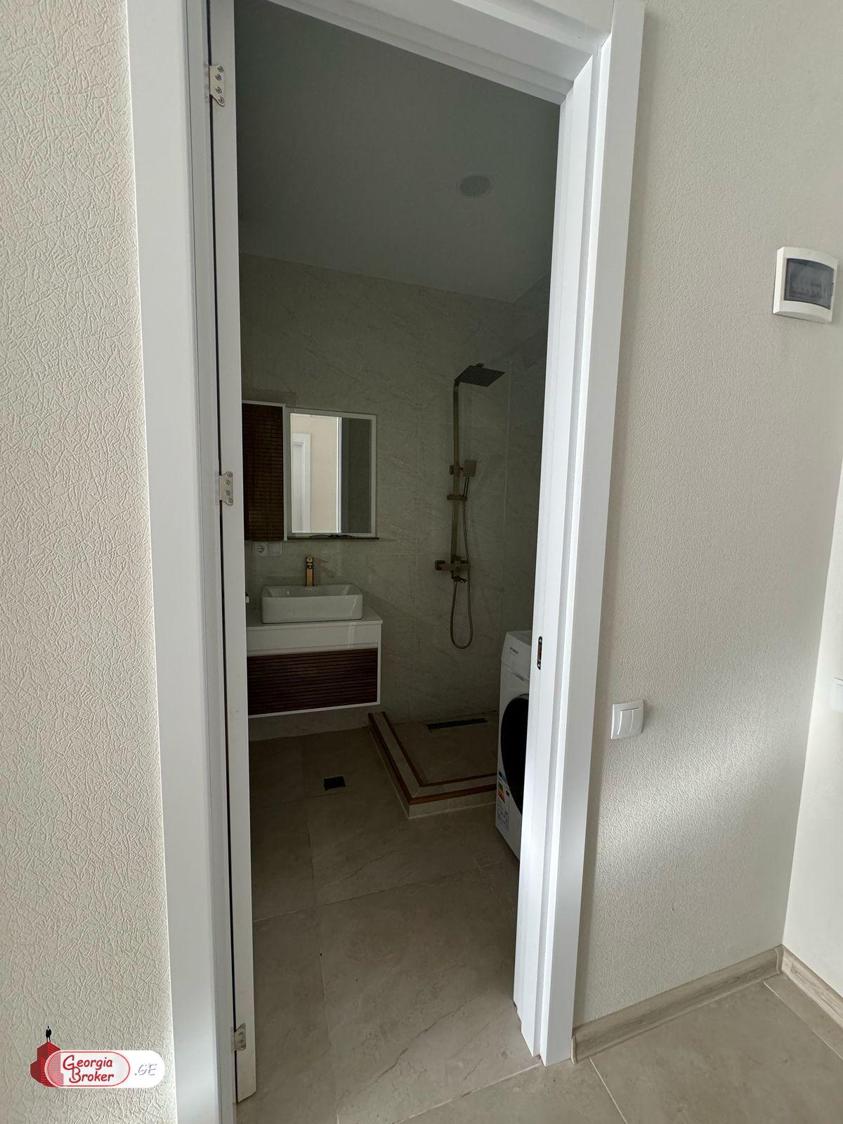 იყიდება ახალი გარემონტებული 2 ოთახიანი ბინა